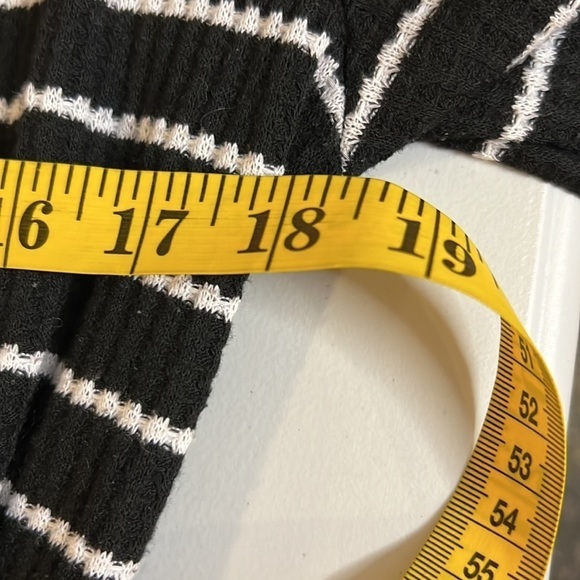 MOA MOA Black & White Faux Wrap Sweater Size  Large - Picture 7 of 10